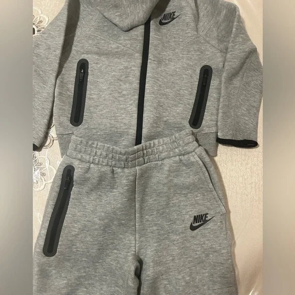 Worn 2X Nike Tech Kids' Gray and Black Hoodie & Sweat Set - Size 3T - Picture 2 of 10